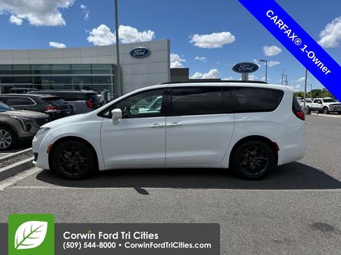 Used 2018 Chrysler Pacifica Touring-L FWD image 7