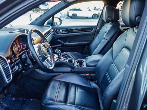Used 2023 Porsche Cayenne Platinum Edition image 19