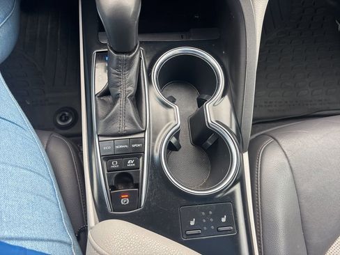 Used 2019 Toyota Camry XLE image 24