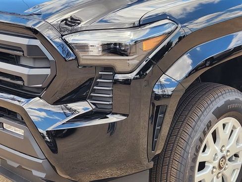 Used 2025 Toyota Tacoma SR5 AWD/4WD image 6