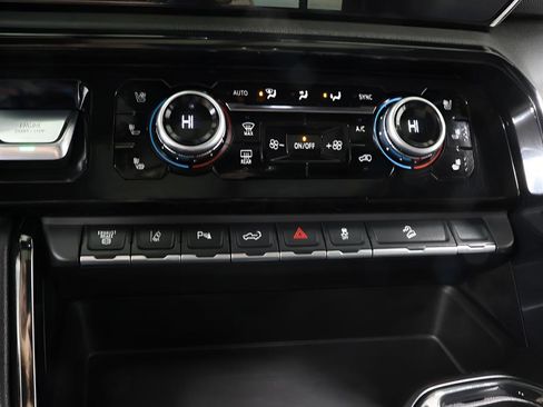Used 2025 GMC Sierra 2500 AT4 w/ AT4 Premium Plus Package AWD/4WD image 10