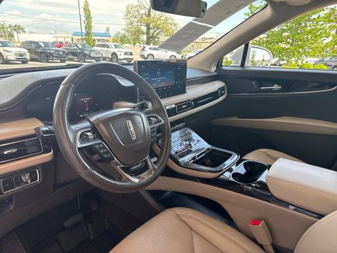 Used 2023 Lincoln Nautilus Reserve AWD/4WD image 11