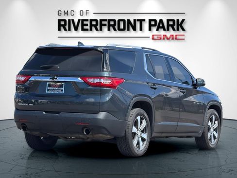 Used 2018 Chevrolet Traverse LT AWD/4WD image 3