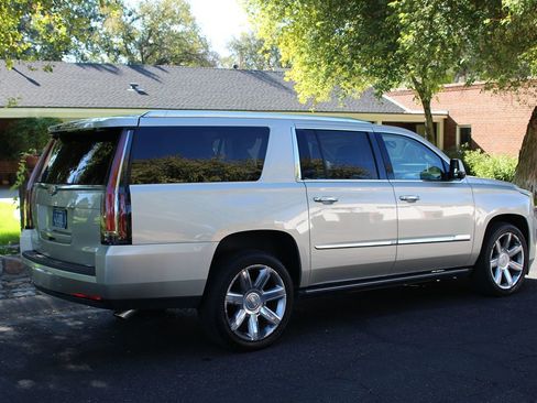 Used 2015 Cadillac Escalade ESV Premium image 6