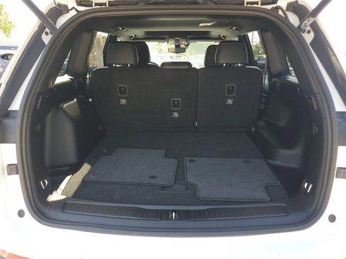 Used 2024 Jeep Grand Cherokee Altitude image 9