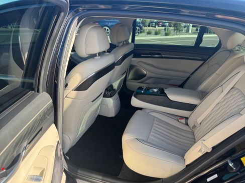 Used 2022 Genesis G90 3.3T Premium image 17