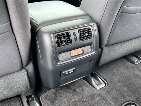 Used 2020 Nissan Pathfinder SV FWD image 34