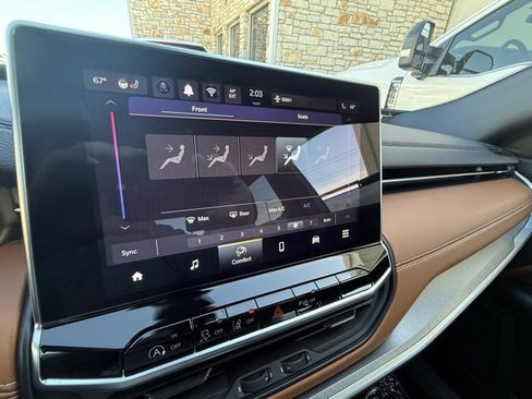 Used 2024 Jeep Compass Limited image 36