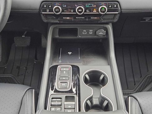 Used 2024 Honda Pilot Elite image 49