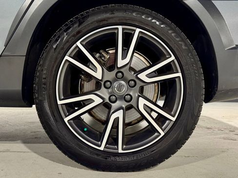 Used 2020 Volvo V90 T6 Cross Country image 32