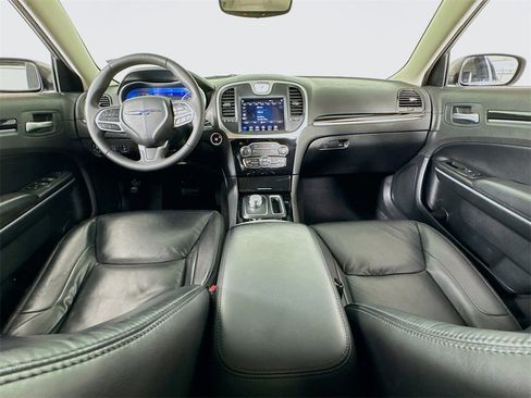 Used 2023 Chrysler 300 Touring L image 27