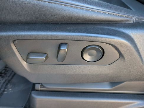 Used 2022 Chevrolet Suburban LT image 21