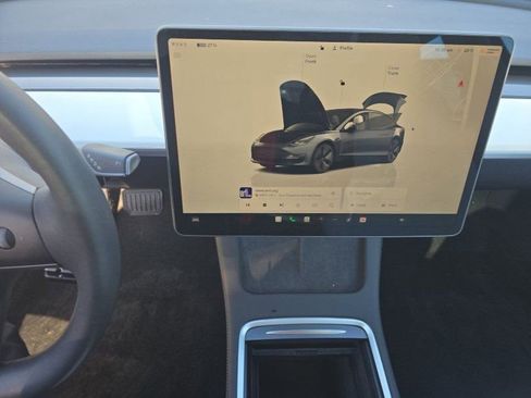 Used 2023 Tesla Model 3 Standard Range image 4