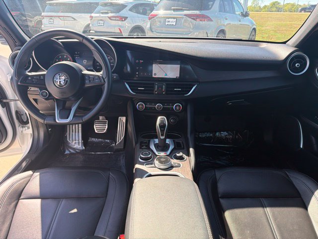 Used 2022 Alfa Romeo Giulia Ti RWD image 13