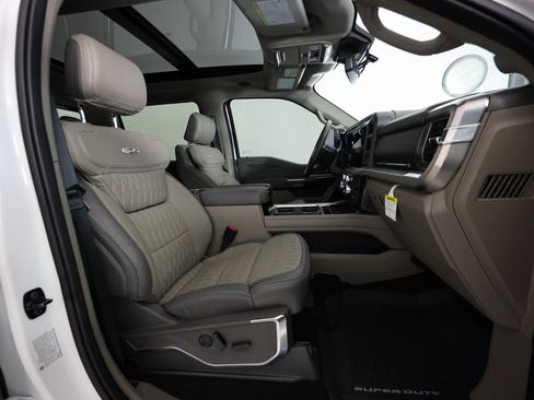 Used 2025 Ford F450 Platinum w/ Platinum Plus Package image 12