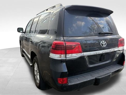 Used 2016 Toyota Land Cruiser image 2