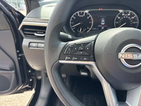Used 2025 Nissan Altima 2.5 SV FWD image 23