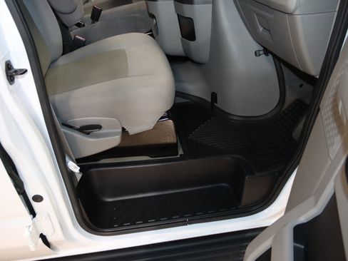 Used 2014 Ford E-350 and Econoline 350 XLT image 49