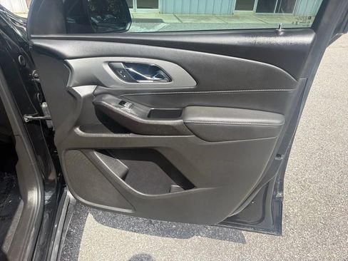Used 2023 Chevrolet Traverse LT FWD image 22