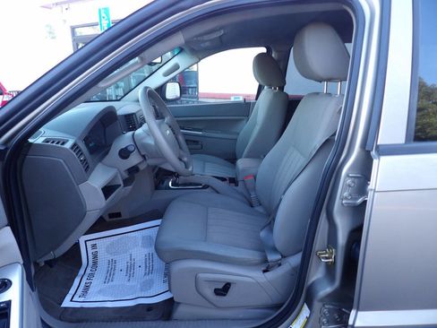 Used 2005 Jeep Grand Cherokee Laredo AWD/4WD image 7