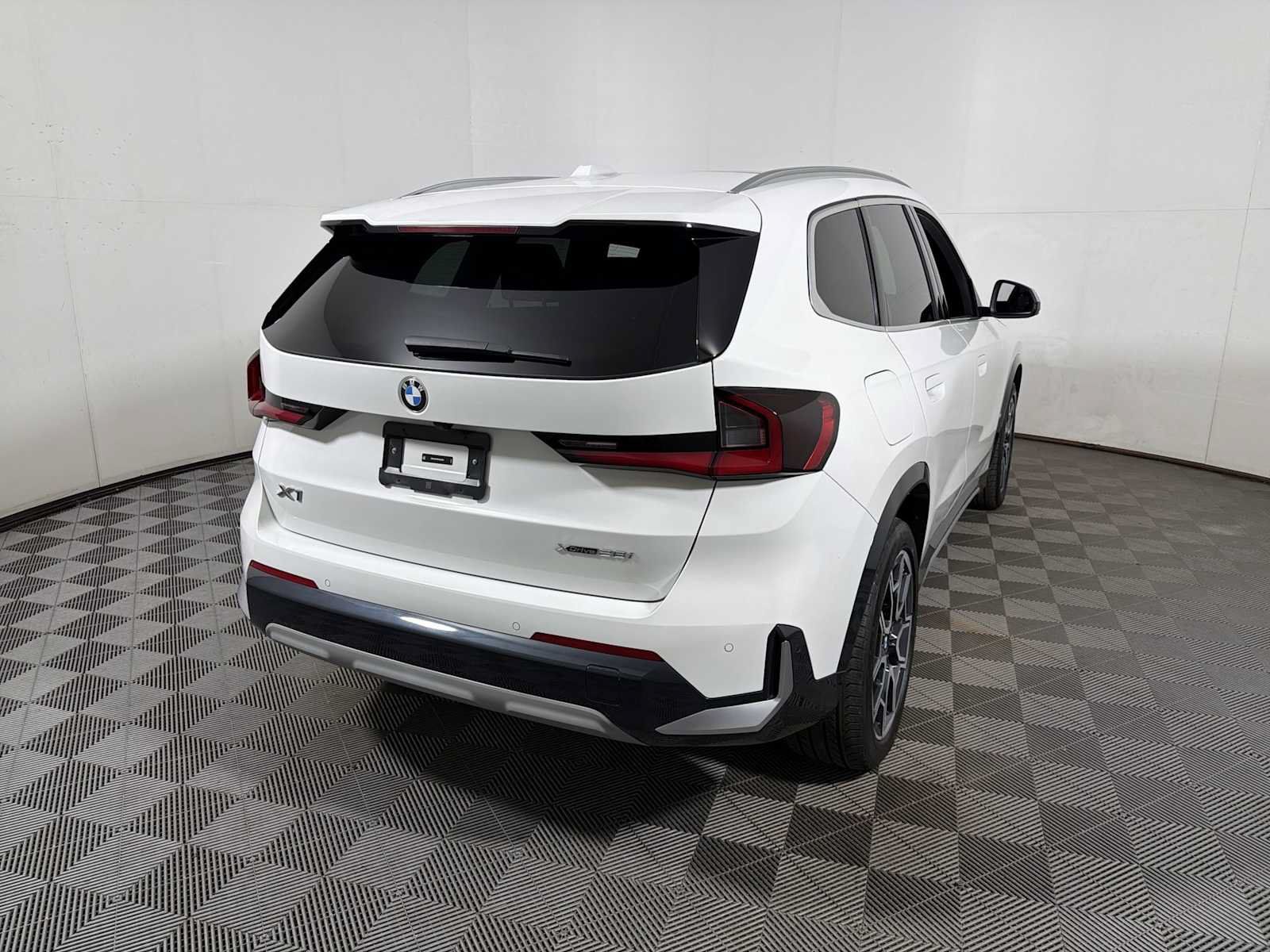 Used 2023 BMW X1 xDrive28i w/ Premium Package AWD/4WD image 6