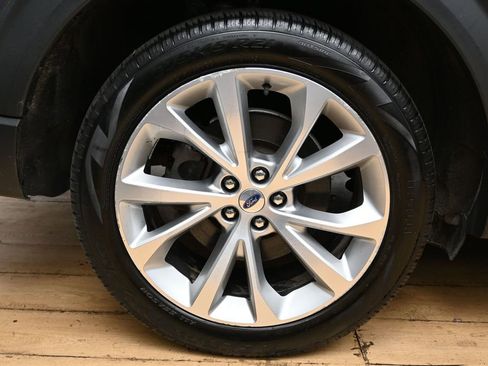 Used 2021 Ford Explorer Platinum w/ Premium Technology Package AWD/4WD image 12