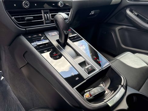 Used 2022 Porsche Macan GTS image 47