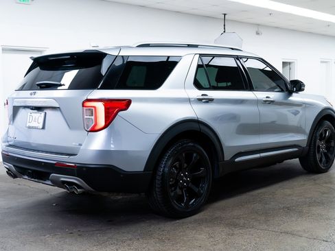 Used 2020 Ford Explorer Platinum w/ Premium Technology Package image 6