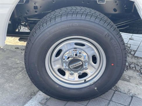 New 2026 Ford F250 XL w/ XL Chrome Package image 9