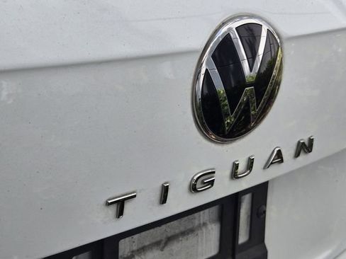 Used 2022 Volkswagen Tiguan SE image 9