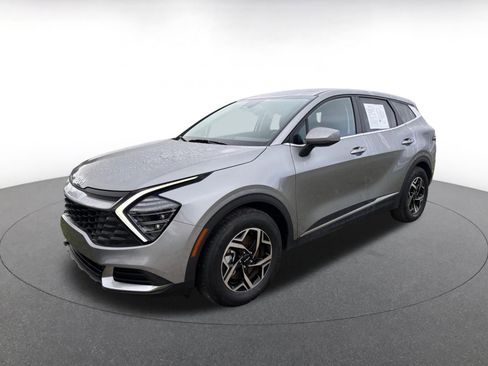 Used 2025 Kia Sportage LX image 4