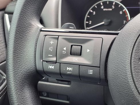 Used 2023 Nissan Rogue SV FWD image 20
