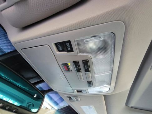 Used 2016 Toyota Avalon Limited w/ Toyota Safety Sense Package image 29