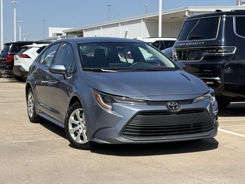 Used 2024 Toyota Corolla LE FWD image 2