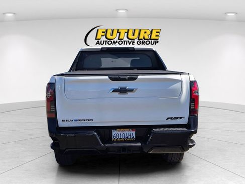 Certified 2025 Chevrolet Silverado EV RST AWD/4WD image 5