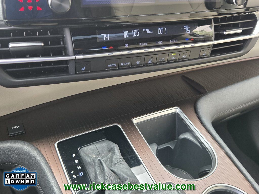 Used 2024 Toyota Sienna XLE FWD image 25