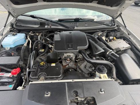 Used 2010 Lincoln Town Car Signature Limited image 31