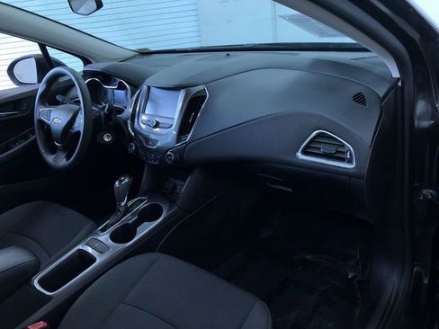 Used 2017 Chevrolet Cruze LT image 24