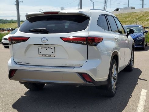 Used 2022 Toyota Highlander Platinum AWD/4WD image 3