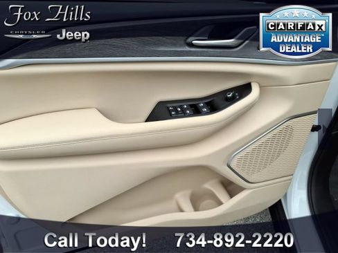Used 2025 Jeep Grand Cherokee L Limited w/ Luxury Tech Group II AWD/4WD image 15