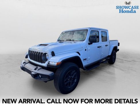 Used 2025 Jeep Gladiator Sport AWD/4WD image 2