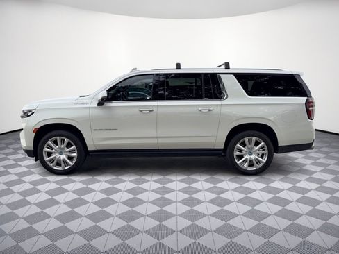 Used 2022 Chevrolet Suburban High Country w/ Premium Package 2 RWD image 2