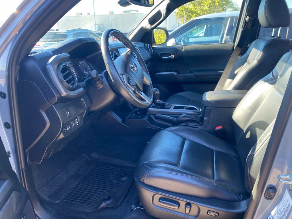 Used 2021 Toyota Tacoma TRD Sport w/ TRD Premium Sport Package AWD/4WD image 6