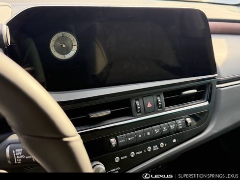 Certified 2025 Lexus ES 300h w/ Premium Package image 10