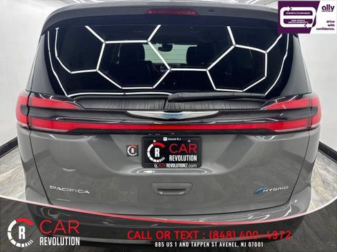 Used 2021 Chrysler Pacifica Touring-L image 65