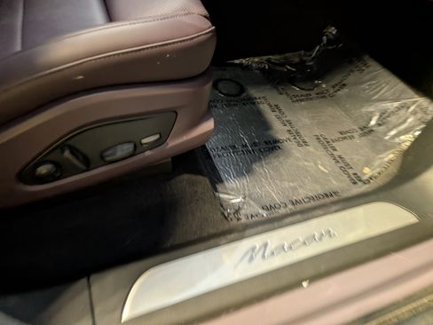 Used 2025 Porsche Macan Electric image 22