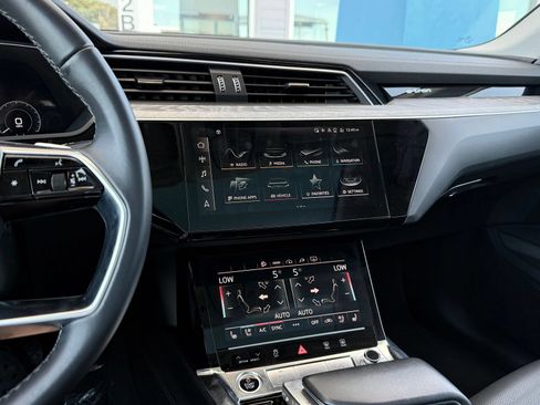 Used 2023 Audi e-tron Premium Plus w/ Premium Plus Package AWD/4WD image 47