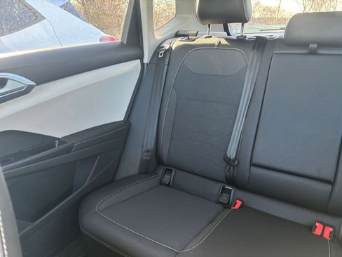 Used 2025 Volkswagen Taos SE image 39