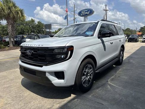 Certified 2025 Ford Expedition Active RWD image 3
