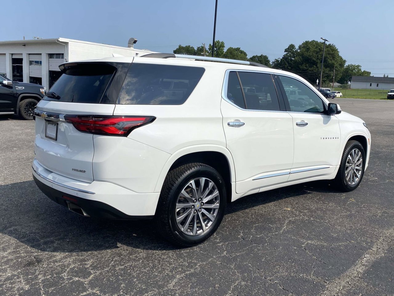 Used 2023 Chevrolet Traverse Premier AWD/4WD image 6